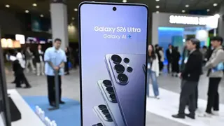 2026年4月22日，在首爾舉行的2026年世界IT展覽會上，三星展位上展示了Galaxy S26 Ultra智慧型手機。