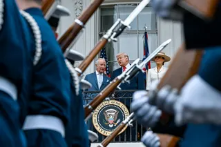 周二，查尔斯国王与特朗普总统在白宫会面。国王受邀检阅了部队，这是对来访国家元首所能给予的最高外交礼遇。