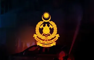 A foreigner was killed while 11 others were rescued in a fire that engulfed a three-storey shoplot along Jalan Tun H.S. Lee.