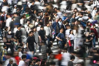 3月日本两人及以上家庭月平均消费支出同比下降1.3%，扣除物价因素后实际同比下降2.9%，实际家庭消费自去年12月以来连续四个月同比下滑。 （法新社）