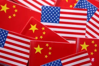 中国外交部星期一（5月11日）证实，美国总统特朗普将从星期三（13日）起对中国进行三天国事访问。图为中美国旗的示意图。 （路透社档案照）