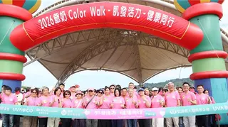 苗可麗（中）透露爺奶Color Walk核心，和她陪伴家中長輩的理念相當一致。（弘道老人福利基金會）