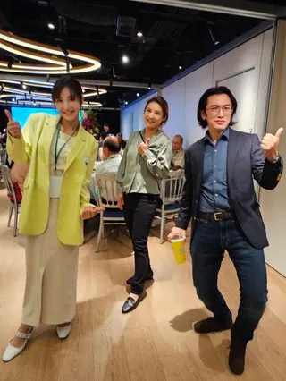 徐千京難得與哥哥、姊姊一同合照。翻攝FB＠徐千京