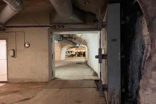 Jornalists tour around one of Oslo’s largest bomb shelters in Hanshaugen on Monday. Photo; AFP