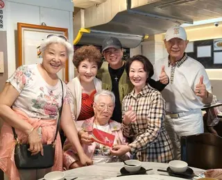 楊燕母親106歲壽宴，好友陳凱倫、陶秀華到場祝賀。(照片/楊燕提供)