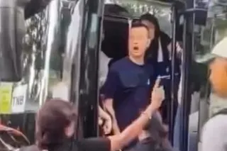 The clip shows a man pointing his fingers at the guards, then yelling “shut up” and “go away” and swears at them. Photo: Handout