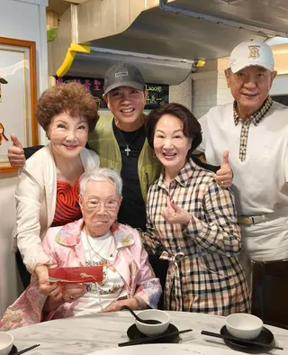 楊燕邀請陳凱倫、陶秀華參與106歲母親壽宴。(照片/楊燕提供)