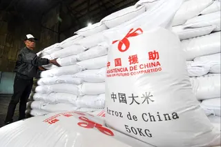 Workers stack rice donated by China in Havana, Cuba. Photo: Xinhua
