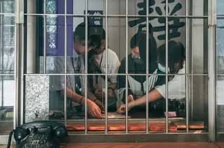 AR實境體驗《種子甦醒行動》吸引學生們一起組隊在現場探索解謎。 圖：國家人權博物館提供