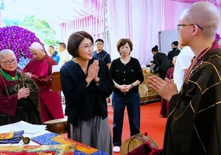 雷藏寺等宗教團體前往許天送靈堂誦經。（雷藏寺臉書提供／劉慧茹南投傳真）