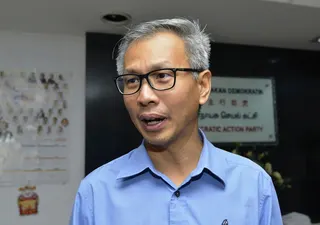 The police will call an academic expert on the Federal Constitution on June 3 to assist in investigations into a Facebook post by former Damansara MP Tony Pua. — Malay Mail pic