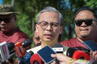 Communications Minister and government spokesman Datuk Fahmi Fadzil has expressed appreciation to the Regent of Johor, Tunku Ismail Sultan Ibrahim, for reaffirming his unwavering support for the armed forces. NSTP/RAIHANA MANSOR
