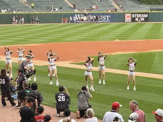 中華職棒統一獅啦啦隊「UniGirls」表演。(特派員黃惠玲／攝影)