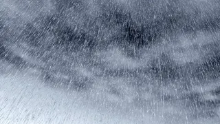 ​紅外線與可見光在穿透雲層、濃霧與大雨時都會遭遇嚴重衰減，這是光電系統對比雷達的先天劣勢。（取自網路）