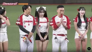 Dragon Beauties小龍女與LG TWINS啦啦隊交流，怎料權喜原（中）意外亂入。（圖／翻攝自IG @hee._.tty）