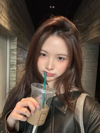 蔡中泠今年度過21歲生日，蔡詩萍認為他們的女兒很美麗。（圖／翻攝自林書煒臉書）