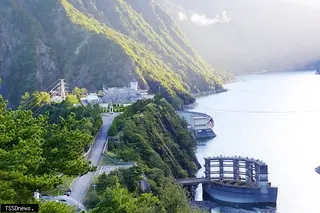 台電光明抽蓄水力電廠透過既有的德基水庫作為上池、谷關水庫為下池。圖為德基水庫。