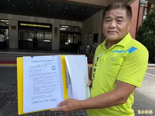 芎林鄉民代表彭信康指出，已收到超過2500份鄉親連署，堅決反對在上山壹段678地號設置生命會館。(記者廖雪茹攝)