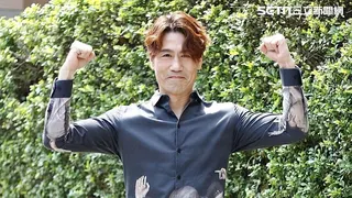 羅時豐送花祝賀幻藍小熊入圍金曲。（圖／資料照）