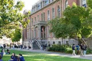 BERKELEY, CALIF. AUGUST 22, 2024 - Students in front of UC Berkeley School of Information on Thursday, Aug. 22, 2024 in Berkeley, Calif. (Paul Kuroda / For The Times)