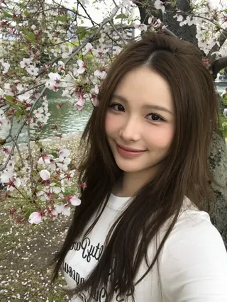 蔡詩萍愛女蔡中泠（圖）27日生日，他特別引用將出版的新書文字內容，表達對女兒的愛和支持。（圖／翻攝自蔡詩萍臉書）