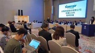 虎航股東會險爆衝突！ 「不滿股價腰斬」小股東抗議