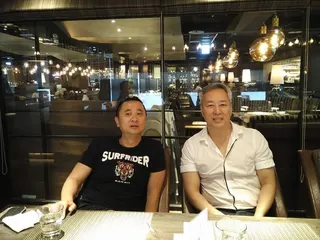 談到人生興趣轉變，姜厚任回憶自己不同階段有不同熱情，國中熱愛球類運動，高中開始接觸算命與打坐，大學則投入道家與玄學研究，甚至閱讀《道德經》與導引吐納相關內容。左為邰智源。（圖／翻攝自姜厚任FB）