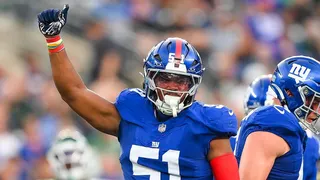 New York Giants linebacker Abdul Carter raising his hand during a game at MetLife Stadium