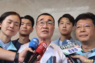 國民黨新北市長參選人李四川批側翼粉專「集目所」以匿名爆料抹黑。(記者翁聿煌攝)