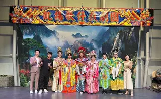余凱揚接手經營家族的「凱揚歌仔戲劇團」後，致力歸廣傳統戲曲。翻攝余凱揚臉書粉絲團