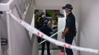 涉在电梯内刺死21岁女子后坠楼 22岁马国男被控谋杀