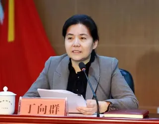 中国人民保险集团董事长丁向群出任国家金融监督管理总局党委书记，接替4月底被免职的李云泽，成为金融监管总局成立以来首位女掌门人。（互联网）