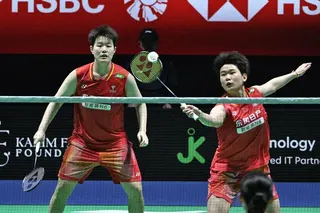 世界第一的中国组合刘圣书（左）和谭宁打进新加坡站女双决赛。（唐家鸿摄）
