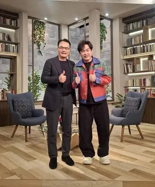 康康（右）感動了岳母。三立提供