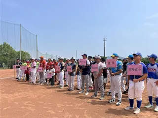 南投市公所主辦的「115年第三屆市長盃乙組棒球邀請賽」31日舉行開幕典禮，共有12支球隊參與。（劉慧茹攝）