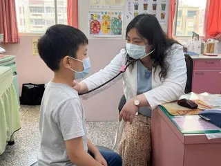 台中一名男童（非當事人)照三餐吃退燒藥，兒科醫師裘品筠檢查才診斷是B流。 （大甲...