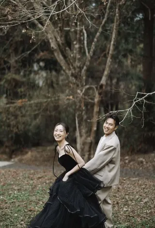 玖壹壹洋蔥曬出婚紗照，吸引超過9萬人按讚送上祝福。（圖／翻攝自洋蔥IG）