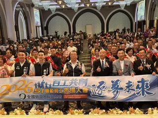 全國勞工大聯盟總會在台中舉辦模範勞工表揚大會，立法院長韓國瑜與副院長江啟臣應邀出席。（馮惠宜攝）
