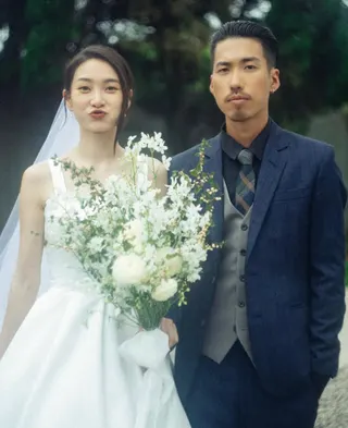 李亦捷（左）與攝影師老公結婚3年。翻攝IG @haha81911