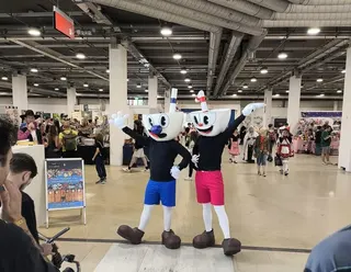 不同的角色，不同的心情。Phil和他的弟弟裝扮成Mugman（左） und Cuphead（右）在現場走動，十分討喜。（Phil提供）中央社記者郭芳君傳真 115年5月31日