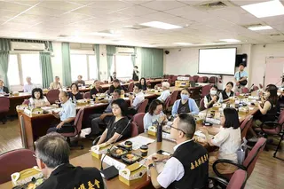 中選會主委游盈隆今(1)日視察嘉義縣115年選務工作，選委會相關人員都到場。(嘉義縣政府提供／呂妍庭嘉義傳真)