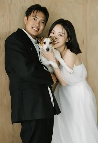 洋蔥公開和老婆的甜蜜婚紗照 。翻攝911_onion IG