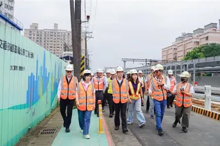 台鐵地下化平鎮臨時站10月啟用，西側天橋拚年底動工。（呂筱蟬攝）