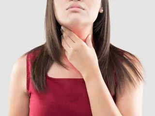 脖子腫一塊、吞口水卡卡的，不少人第一時間擔心是不是癌症。（嘉義基督教醫院提供）