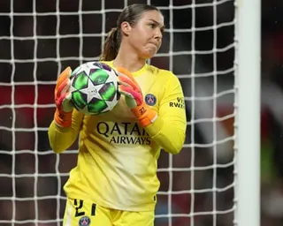 Mary Earps in action for Paris Saint-Germain