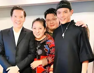 近日影視大亨向華強家族龐大資產與繼承安排撇除向佑，向太感嘆「慈母多敗兒」自己當年過度溺愛造成他揮霍無度。（圖／翻攝自微博）