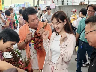王燦、徐千京高雄鳳荔季失控掃貨！玉荷包甜到想戀愛 王燦笑虧：還沒開播就偷吃三顆