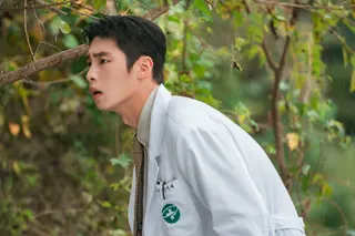李宰旭在新劇中飾演膽小的人。（圖／Disney+提供）