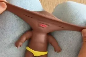 解壓還是施暴？中國校園流行「娜塔莎」玩具疑擦邊色情