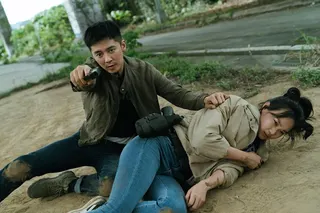 李國毅（左）與黃惟︎︎︎︎在《成名在望》劇中飾演刑警，上演多場警匪槍戰動作戲。瀚草影視提供